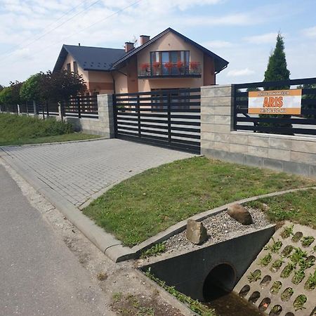 Aris Pokoje Goscinne Wojnicz Eksteriør bilde